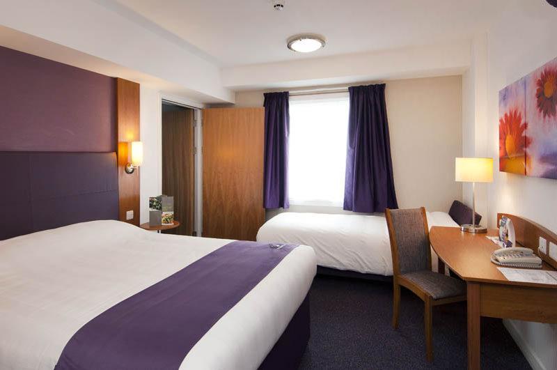 Premier Inn Barnsley Wombwell Ngoại thất bức ảnh